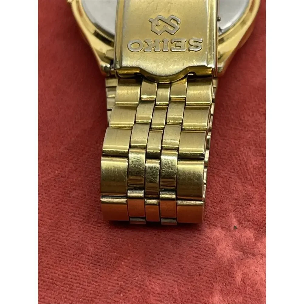 Vintage Seiko watch 5Y23-8049 Gold Tone Quartz SQ day/date Dead Battery Black